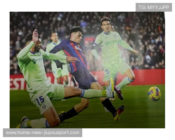 佩德里突破制造空间，巴萨少年天赋尽显